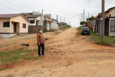 Vereador solicita manutenção em ruas do loteamento Colinas da Vila