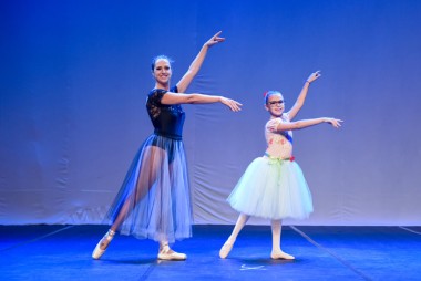 Teatro Elias Angeloni recebe  22º Espetáculo de Dança Viviane Candiotto