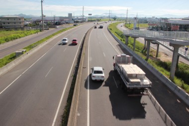 Ver&atilde;o na BR-101 Sul/SC: Tr&aacute;fego local requer cuidado redobrado dos motoristas