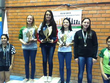 Meninas Brilham e Xadrez I&ccedil;ara &eacute; Vice Campe&atilde;o Geral do FECAJ 2019