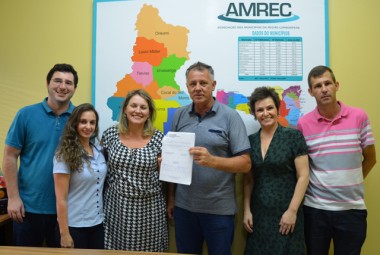 Núcleo de Gestão de Convênios da Amrec celebra contratos com três municípios