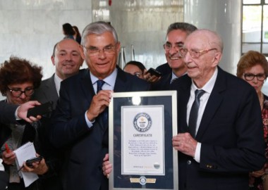 Governador e Temer entregam certificado do Guinness World Records