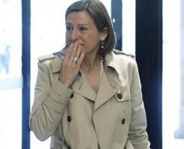 Presidente do Parlamento catalão paga fiança e é liberta da prisão