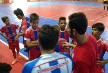 FMCE classifica equipe Sub-12 com goleada em casa