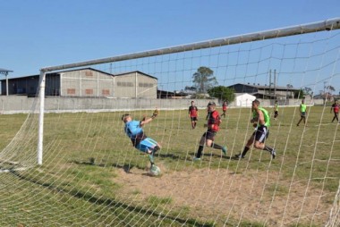 F&uacute;ria vence amistoso contra Sub-17 do Balne&aacute;rio Rinc&atilde;o