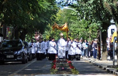 Corpus Christi: fi&eacute;is s&atilde;o orientados a evitar extremismos