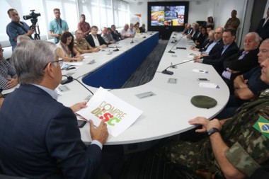 "Santa Catarina vai se reeguer" afirma governador em reunião