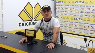 T&eacute;cnico Grizzo volta a pedir refor&ccedil;os ao Crici&uacute;ma