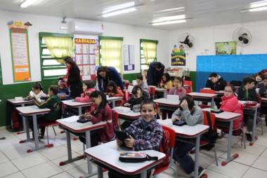 Mundo digital emociona alunos e d&aacute; novo ritmo a aulas de ci&ecirc;ncias