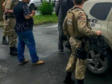 Jovem é detido no Centro de Içara após tentativa de roubo