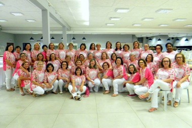 Ch&aacute; Cor de Rosa um momento solid&aacute;rio 