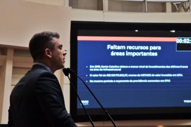 Deputado Bruno Souza prop&otilde;e substitutivo global &agrave; "reforminha"