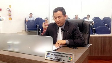 Vereador Jair solicita abertura de rua na Nova Divin&eacute;ia