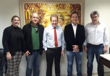 Federa&ccedil;&atilde;o Catarinense de Atletismo &eacute; homenageada