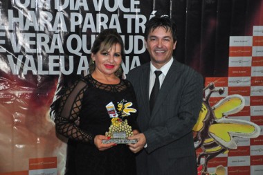 Propriet&aacute;ria do Ousadia Sal&atilde;o de Beleza comenta Destaque Rinconense 2016