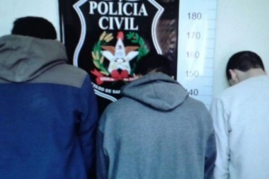 Trio suspeito de tráfico de drogas é preso pela PC em Tubarão