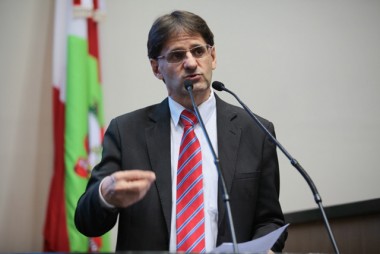 Saretta quer campanha de conscientiza&ccedil;&atilde;o sobre HPV