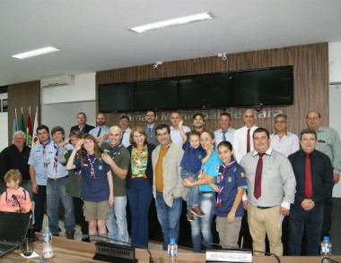 Vereadores aprovam mo&ccedil;&atilde;o parabenizando o 44&ordm; G. E. Escaravaco
