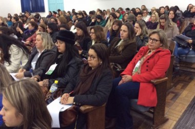 Semin&aacute;rio debate pol&iacute;ticas p&uacute;blicas e curr&iacute;culo funcional