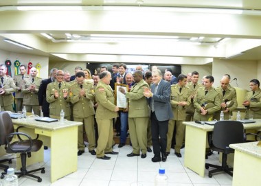 C&acirc;mara de Crici&uacute;ma homenageia a PM pelo seus 182 anos