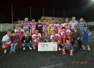 &Ocirc;mega &eacute; campe&atilde; do Municipal Su&iacute;&ccedil;o Adulto de Cocal do Sul