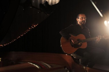 Cantor Jorge Nando lan&ccedil;a clipe com participa&ccedil;&otilde;es de casais