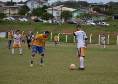Ararangu&aacute; conquista a &uacute;ltima vaga para as semifinais