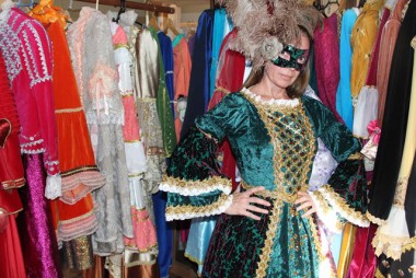 Trajes de &eacute;poca come&ccedil;am a ser alugados em Nova Veneza