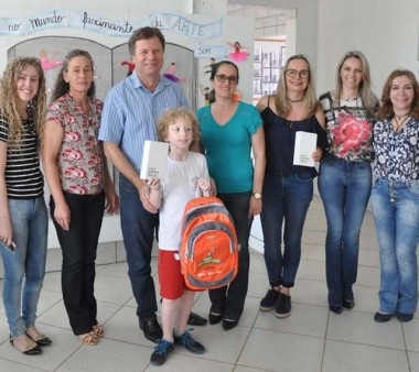 Estudantes recebem premia&ccedil;&atilde;o do Concurso Recicla CDL