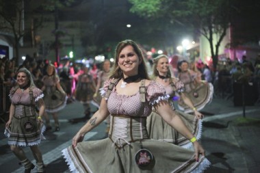 Festas t&iacute;picas de outubro devem reunir 2 milh&otilde;es de pessoas em Santa Catarina