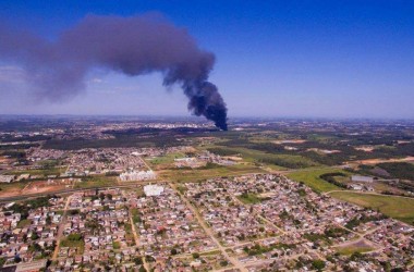 Fumaça do incêndio na Cristalcopo é visível em toda região