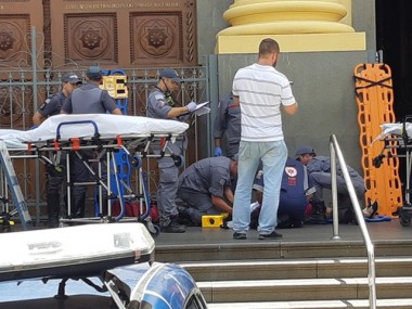 Homem invade missa, mata cinco e comete suic&iacute;dio na Catedral de Campinas