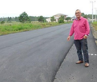 Jo&atilde;o Ab&iacute;lio confere pavimenta&ccedil;&atilde;o e articula obra complementar