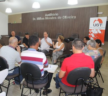 F&oacute;rum contra reforma previdenci&aacute;ria debate com deputada