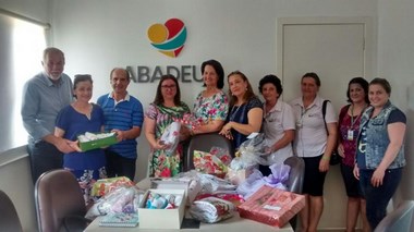 Projeto Paninho Amigo de Cocal faz doa&ccedil;&atilde;o de kits artesanais