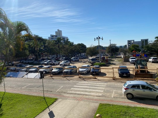 Praça João Goulart, sede da Prefeitura de Içara (SC), começa a ser revitalizada